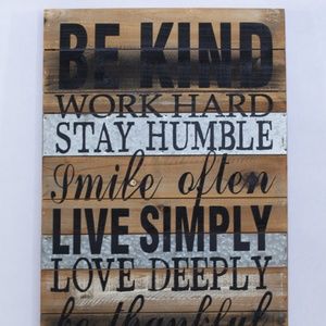 Rustic Farmhouse Pallet Wood and Metal Sign